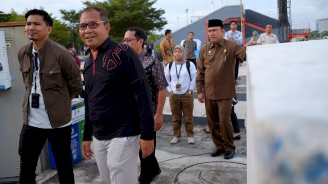 Wali Kota Makassar Moh Ramdhan Pomanto melakukan finalisasi kedatangan Mendagri dan upacara dalam rangka Peringatan Hari Otonomi Daerah (OTDA) XXVII di Anjungan Pantai Losari, Kamis (26/4/2023).