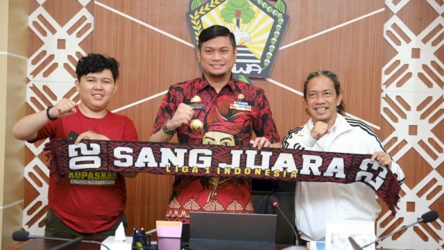 Aliansi Suporter PSM Makassar mengajak Bupati Gowa, Adnan Purichta Ichsan untuk ikut konvoi Juara Liga 1 2022 PSM Makassar.