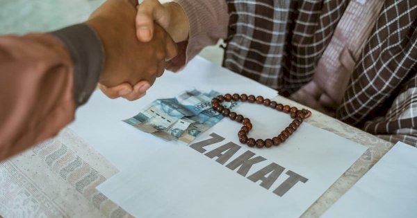 Bolehkah Membayar Zakat Fitrah dari Uang Hasil Hutang?