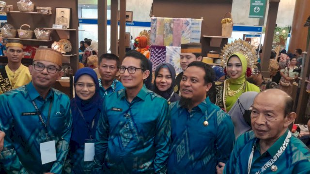 Sandiaga Uno Kunjungi Stand Kabupaten Takalar di Pameran Inacraft 2023