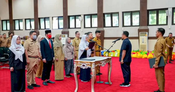 Gubernur Sulsel Lantik 13 Pejabat Baru