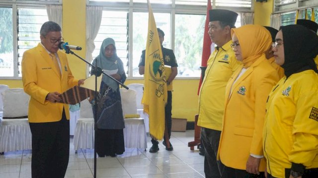 Ketua Golkar Sulsel, Taufan Pawe (TP) melantik kepengurusan Ketua Golkar BantaengLiestiaty Fachruddin Nurdin, sisah waktu periode 2021 - 2026 di Kantor Golkar Bantaeng, Kamis (4/5/2023).