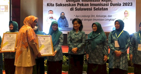 Takalar Raih Penghargaan Pelaksanaan Imunisasi Dasar Lengkap Tertinggi di Sulsel