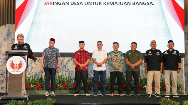 Dewan Pimpinan Wilayah (DPW) Des Ganjar Gorontalo resmi dikukuhkan menjadi bagian dari sukarelawan Desa untuk Ganjar atau Des Ganjar di Hotel Aston Gorontalo, Selasa (9/5).