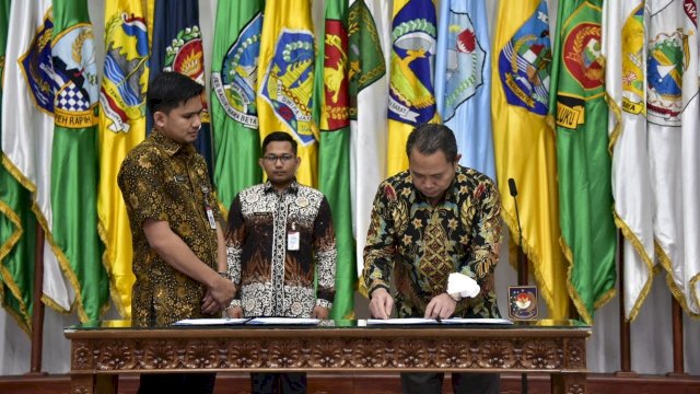 Ismail Pakaya (kanan) saat mengikuti geladi pelantikan Penjabat Gubernur Gorontalo bertempat di Sasana Bhakti Praja, Kemendagri, Jakarta, Kamis (11/5/2023). Staf Ahli Bidang Sosial,Politik dan Kebijakan Publik Kementerian Ketenagakerjaan itu rencananya akan dilantik bersama Zudan Arif Fakrulloh sebagai Penjagub Sulawesi Barat.