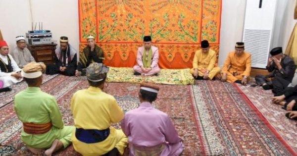 Ismail Pakaya Disambut Upacara Adat Moloopu saat Masuk Rumah Jabatan Gubernur Gorontalo