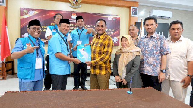 Dewan Pimpinan Wilayah (DPW) Partai Gelombang Rakyat (Gelora) Sulawesi Selatan (Sulsel) mendaftarkan bakal calon legislatif di KPU Sulawesi Selatan pada Minggu (14/52023) malam.