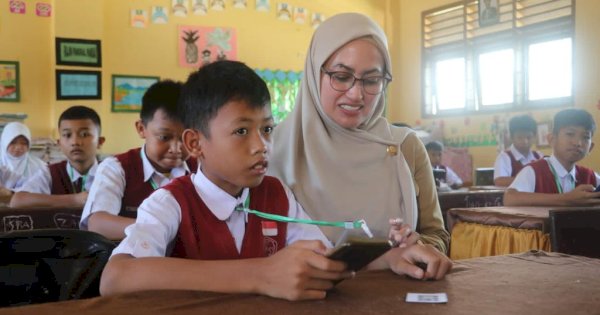 Gelar Ujian Berbasis Android, Bupati Luwu Utara Apresiasi SD Katokkoan Masamba