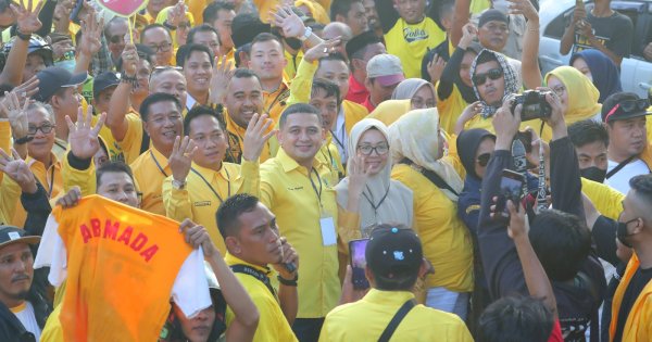 Golkar Makassar Daftar Bacaleg Dikawal Ratusan Simpatisan