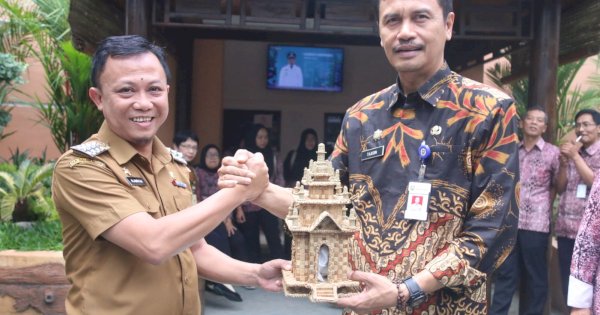 Camat Tallo Alamsyah Sahabuddin Sukses Paparkan Penelitian Doktoralnya di UNM