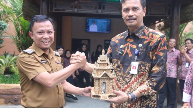 Camat Tallo, Alamsyah Sahabudin menerima kunjungan perwakilan Pemerintah Kabupaten (Pemkab) Semarang, pada Selasa (16/05/2023). 