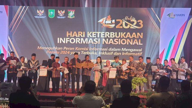 Komisi Informasi Pusat (KIP) saat menggelar jumpa pers peluncuran Monev Keterbukaan Informasi Nasional 2023 di Kampar, Pekanbaru, Selasa (17/5).