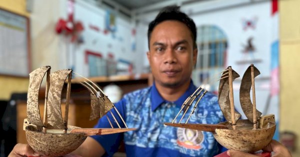 Kreatif, Warga Binaan Rutan Selayar Bikin Miniatur Phinisi dari Limbah Batok Kelapa