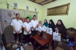 Santri Dukung Ganjar Salurkan Bantuan Alat Salat ke Majelis Ta&#8217;lim di Maros 