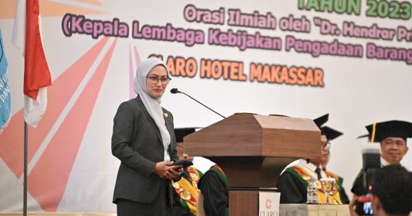 Jadi Tokoh Inspirasi, Bupati Indah Terima Penghargaan dari STIE Amkop Makassar