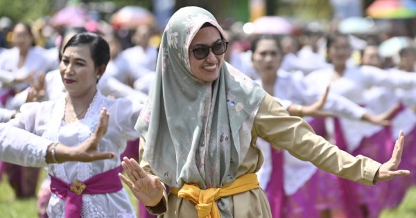 Bupati Luwu Utara Apresiasi Pelaksanaan Parade Baleganjur di Sukamaju