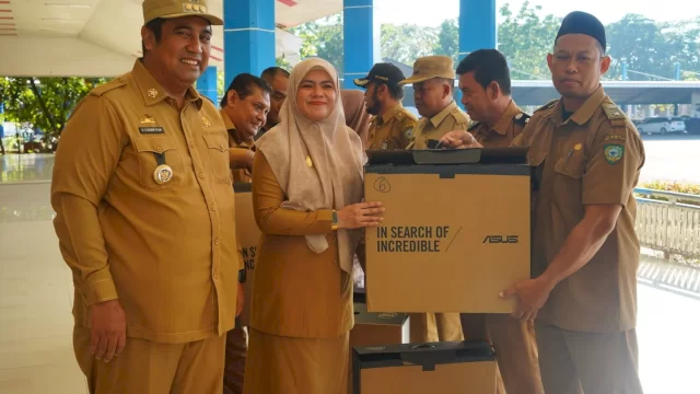 Pemkab Maros Bagi-bagi Komputer ke Pemerintah Desa, Dorong Perpustakaan Berbasis Inklusi Sosial