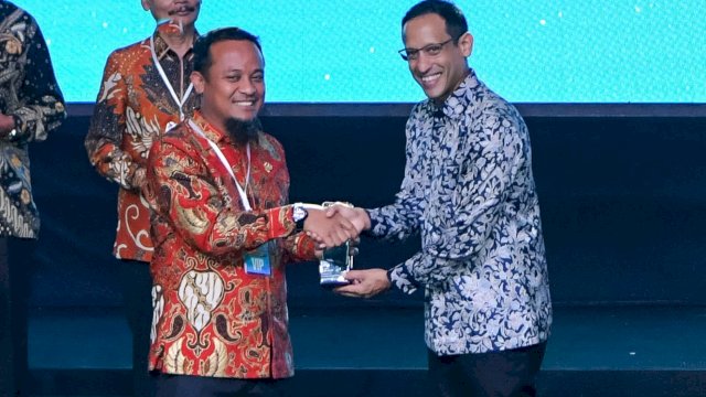 Gubernur Sulsel Terima Dua Penghargaan Tingkat Nasional