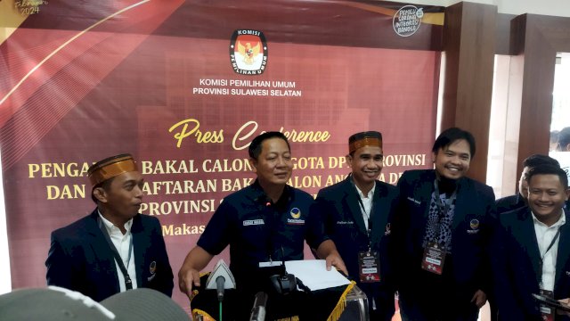 NasDem Sulsel resmi memasukkan daftar calon sementara (DCS) bakal calon anggota legislatif untuk DPRD Sulsel, ke KPU Sulsel, pada Kamis (11/5/2023).