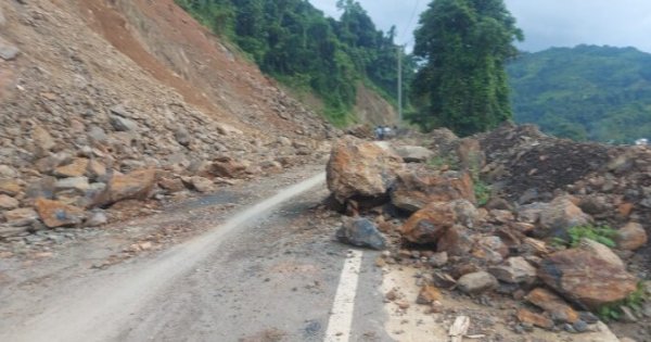 Pemprov Sulsel Pastikan Jalan Poros Batusitanduk yang Longsor Bisa Dilalui Kendaraan