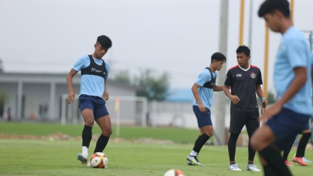 Para pemain Timnas Indonesia U-22 saat persiapan melawan Timnas Myanmar U-22 di laga kedua Grup A, Sea Games 2023 Kamboja. (foto: PSSI) 