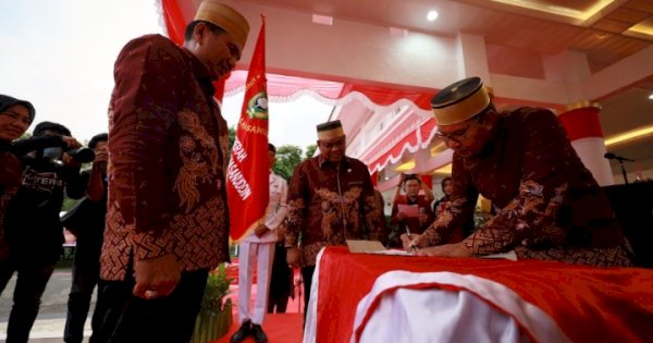 Danny-Fahsar Kompak Lantik Pengurus Alumni Unhas Kabupaten Bone