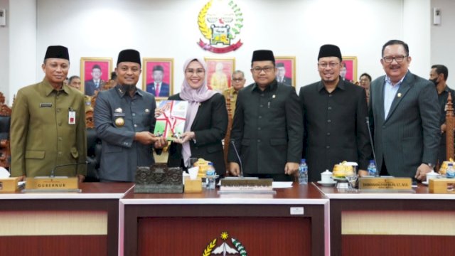 Gubernur Sulsel Terima Rekomendasi DPRD Sulsel Atas LKPJ Tahun Anggaran 2022