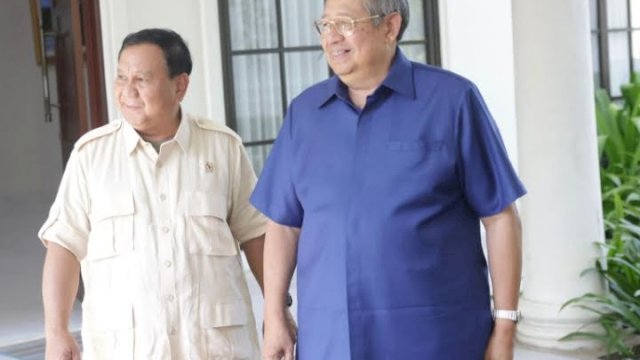 Menteri Pertahanan Prabowo Subianto saat menemui mantan Presiden RI ke-6 Susilo Bambang Yudhoyono (SBY) di Museum dan Galeri SBY-ANI, Jawa Timur, Sabtu (20/5/2023), sekitar pukul 10.00 WIB. Sumber: Biro Humas Setjen Kemhan