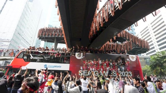 Dokumentasi pawai atlet Sea Games di Jakarta yang dilaksanakan Kemenpora, Jumat (19/5/2023). (foto: PSSI) 