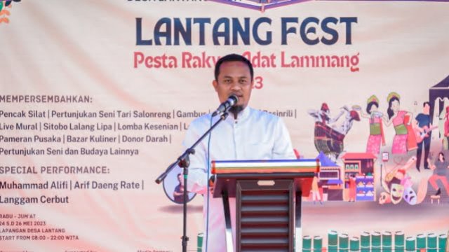 Gubernur Sulawesi Selatan (Sulsel) Andi Sudirman Sulaiman, saat membuka Lantang Fest 'Pesta Rakyat Adat Lammang' Tahun 2023 di Desa Lantang, Kecamatan Polombangkeng Selatan, Kabupaten Takalar, Jum'at (26/5/2023).