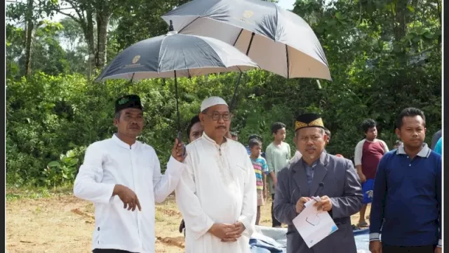 Kepala Otorita Ibu Kota Nusantara Bambang Susantono turut merayakan Hari Raya Idul Adha di IKN Nusantara. Bahkan, dia menyerahkan sejumlah hewan kurban yang terdiri dari sapi dan kambing yang hasilnya akan didistribusikan.