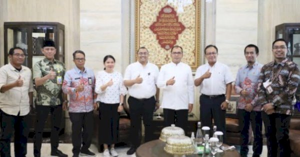 Kepala Bappeda Makassar Dampingi Wali Kota Danny Terima Kunjungan Tim Penilai Bappenas