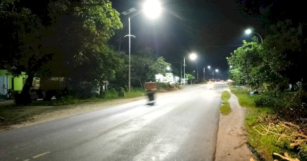 Kerja Nyata Muhammad Fauzi, Tomakaka Masamba Berterima Kasih atas Aspirasi 92 Lampu Jalan