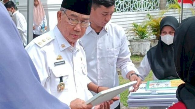 Pemkot Parepare Serahkan Beras Peduli ke 22 Kelurahan, Ringankan Beban Masyarakat