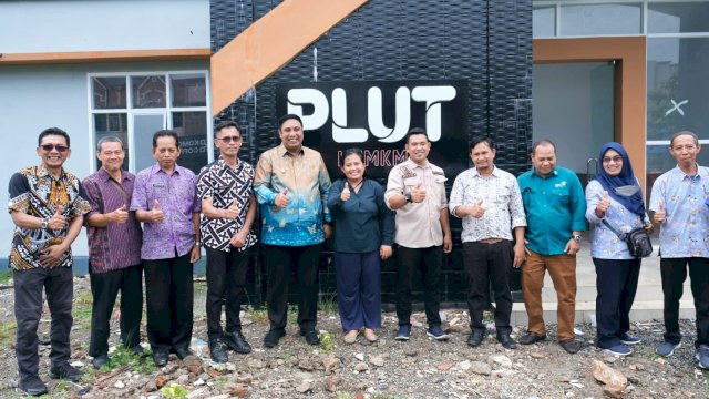 Bupati Maros Dorong Pengoperasian Gedung Pusat Layanan Usaha Terpadu KUMKM