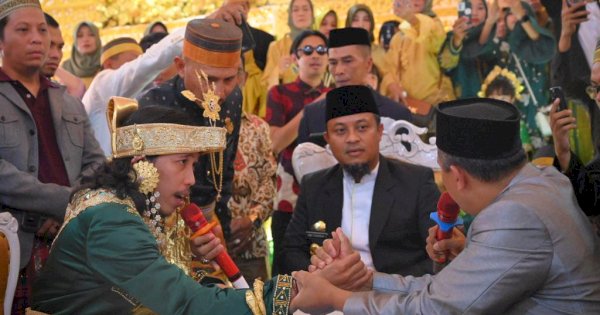 Gubernur Andi Sudirman Jadi Saksi Pernikahan Tumming-Nanda di Gowa
