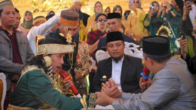 Gubernur Andi Sudirman Jadi Saksi Pernikahan Tumming-Nanda di Gowa