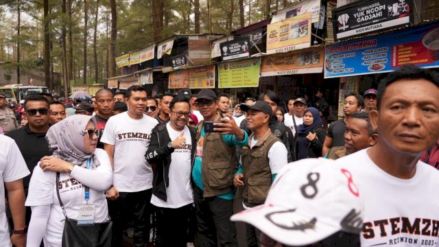 Darmawangsyah Muin Jalan Sehat Bersama Ribuan Alumni Stemzha Makassar