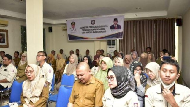 Suasana rapat Konsolidasi yang diikuti pegawai di Lingkup di Dinas Kumperindag Provinsi Gorontalo dan dipimpin oleh Penjabat Gubernur Gorontalo, Selasa (6/6/2023).