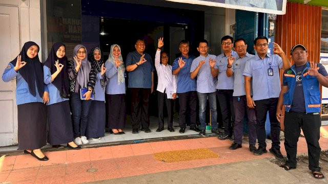 Dewan Pengawas Perumda Air Minum (PDAM) Kota Makassar melaksanakan salah satu agenda pengawasan dengan melakukan kunjungan ke sejumlah kantor wilayah pelayanan.