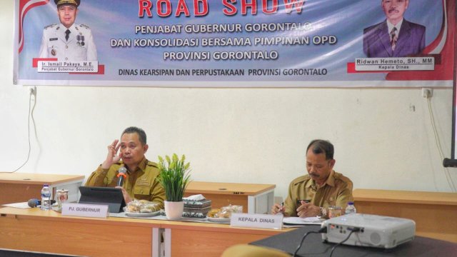 Dinas Kearsipan dan Perpustakaan Provinsi Gorontalo Menggelar Rapat Konsolidasi dengan pejabat dan pegawai di Dinas Kearsipan dan Perpustakaan (Arpus), Selasa (6/6/2023). 