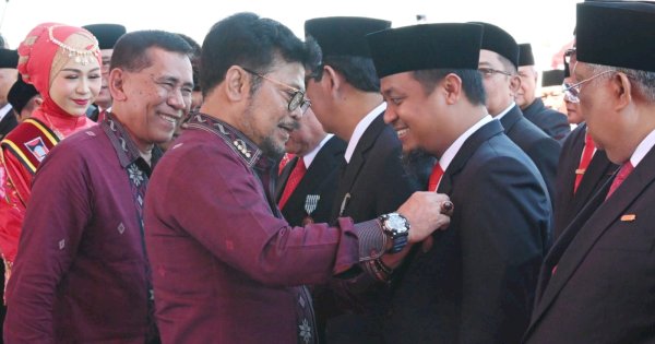 Gubernur Andi Sudirman Terima Penghargaan Satyalancana Wira Karya Presiden RI