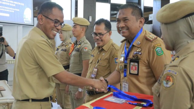 Pj Bupati Takalar, Setiawan Aswad menerima peserta Magang II Praja Muda Angkatan XXII IPDN Kampus Sulsel Kabupaten Takalar, di ruang Baruga I Mannidori, Kantor Bupati Takalar, pada Selasa (13/6/2023). 