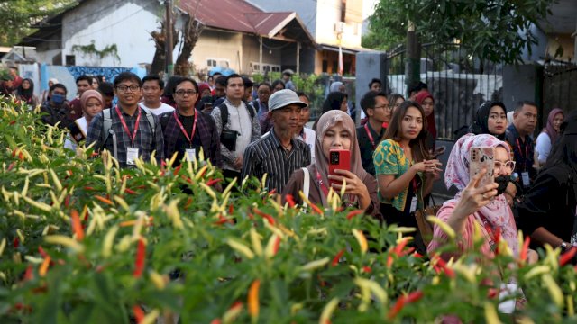 Peserta IGA 2023 saat mengunjungi salah satu lorong wisata di Kota Makassar, tepatnya di Lorong Wisata Sidney, yang berlokasi di Kelurahan Tello, Kecamatan Panakkukang, Rabu (14/06/2023).