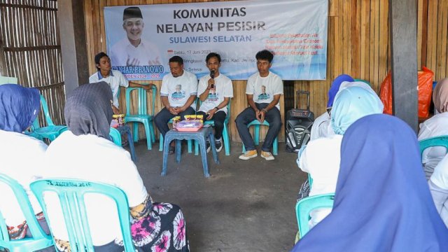 Komunitas Nelayan Pesisir Sulawesi Selatan (Sulsel) terus menggelar edukasi dengan kelompok nelayan dan warga di Kelurahan Biringkassi, Kecamatan Binamu, Kabupaten Jeneponto, Sulawesi Selatan, Sabtu (17/6/2023).