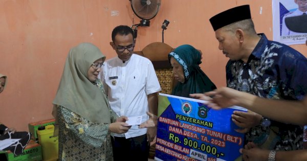 Dukung Kemajuan Pertanian, Pj Bupati Takalar Serahkan Bantuan Alsintan