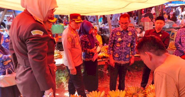 Jaga Kestabilan Harga Jelang Idhul Adha, Pj Bupati Takalar Sidak Pasar  