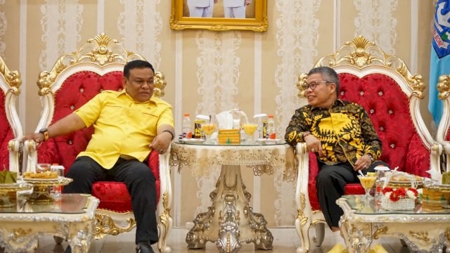 Ketua Golkar Sulsel, Taufan Pawe (TP) memimpin Konsolidasi Pemenangan Pemilu 2024 bersama pengurus dan bacaleg Golkar Bone didampingi Ketua Golkar Bone Andi Fashar Padjalangi di Kantor Golkar Bone, Minggu malam (18/6/2023).