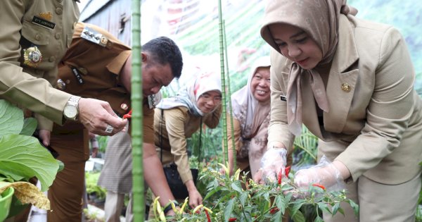 Fatmawati Rusdi Pantau Kesiapan Lomba Kelurahan Tingkat Kabupaten Kota 2023