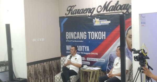 Eks Aktivis &#8217;98 Willy Aditya Berbagi Pengalaman dengan Mahasiswa di Rujab Ketua DPRD Makassar